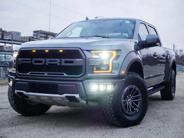 How much does a Ford 500 weigh?